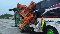 Kecelakaan Beruntun di Tol Solo-Kertosono Libatkan Bus Sinar Jaya