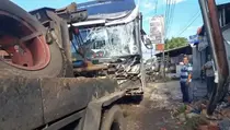 Bus Pariwisata Hantam Tiang Listrik di Ciamis, Sopir Brio Terjepit