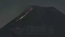 Gunung Merapi Luncurkan Guguran Awan Panas  2 Km, Status Siaga