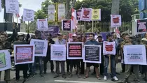 Tolak Relokasi, Warga TNTN Datangi Kantor Gubernur Riau