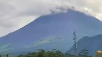 Gunung Merapi Muntahkan 13 Kali Guguran Lava Hari Ini