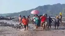 Ditandu 2 Km Seberangi Lahar Semeru, Nenek Sakit Akhirnya Meninggal