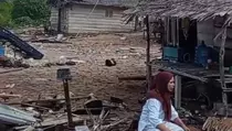Rumah Rusak Diterjang Banjir Rob, Puluhan Warga Banggai Laut Mengungsi