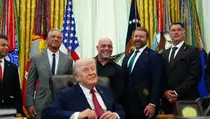 Iran Tutup Selat Hormuz Lagi, Trump: Kami Tak Bisa Diperas