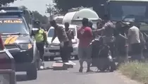 Gagal Salip Truk, 2 Pelajar Tewas Terlindas Tronton di Jepara
