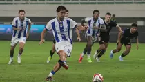 Comeback, Persib Tahan Dewa United di Serang