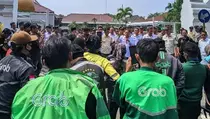 Aliansi Ojol Serang Unjuk Rasa, Desak Aturan ASN Naik Angkutan Umum