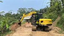 Longsor Tutup Akses ke Wisata Gunung Padang, Alat Berat Dikerahkan