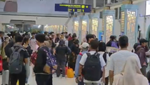 Penumpang Menumpuk di Pasar Senen, Jadwal KA Terganggu Imbas Tabrakan