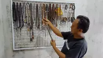 Musim Haji, Perajin Tasbih Jember Kebanjiran Pesanan