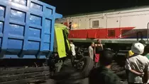 Truk Mogok Ditabrak Kereta di Blitar, Sopir Selamat