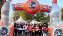 Komitmen Hidup Sehat dan Jaga Lingkungan, Cleo Sukses Gelar Jalan Sehat di Pantai Mertasari