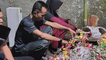 Jenazah Mia Citra Korban Kecelakaan Kereta Bekasi Dimakamkan di Ngawi