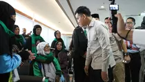 Gibran Cek Langsung Proses Keberangkatan Jemaah Haji di Bandara Juanda