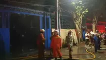 Kebakaran Hanguskan 2 Bangunan Bengkel Las di Jelambar Sakti