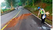 Kronologi Seorang Pemotor Tewas Ditabrak Minibus di Cadas Pangeran