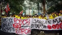Aksi Mahasiswa Memperingati Hari Pendidikan Nasional didepan Kemendiktisaintek
