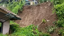 Longsor di Cikalongwetan Bandung Barat, 1 Orang Sempat Tertimbun