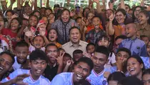 Prabowo Bagikan 203 Ponsel dan Perangkat Starlink untuk Warga Miangas