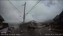 Kecelakaan Beruntun di Jalur Bromo, 11 Orang Terluka Termasuk 6 WNA