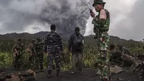 Evakuasi Jenazah Pendaki Korban Erupsi Gunung Dukono