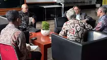 Rupiah Terus Tertekan, Purbaya Terpantau Gelar Rapat Dadakan