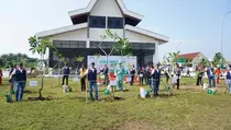 Hutama Karya Tanam 17.000 Pohon di Tol Trans Sumatera