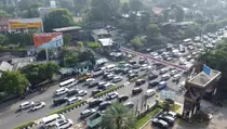 One Way, Jalur Puncak Bogor Macet Panjang Dipadati 15.700 Kendaraan