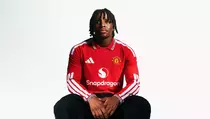 Bernuansa Retro Modern, Man United Luncurkan Jersei Anyar dari Adidas