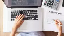 Rupiah Melemah dan Tekanan Global, Pajak E-Commerce Baiknya Ditunda