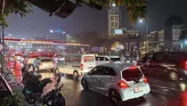 Jumat Malam, 51.000 Kendaraan Padati Jalur Puncak hingga Macet Parah