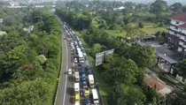 Antrean Mobil ke Puncak Mengular, One Way Diberlakukan