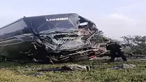 Ini Penampakan Bus PO Semeru Seusai Tabrak Truk di Tol Cipali