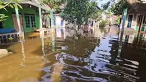 Banjir di Pati Belum Surut, Aktivitas Warga Lumpuh Total