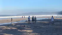 Ombak Besar Ancam Pantai Sawarna, Wisatawan Dilarang Berenang