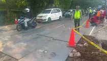 Sinkhole Lenteng Agung Ditutup Baja, Lalu Lintas Arah Depok Tetap Buka