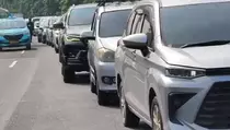 Puncak Arah Jakarta One Way, Ratusan Kendaraan Tertahan di Ciawi-Gadog