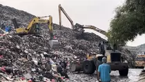 Antrean Truk Sampah Kembali Terjadi di TPA Cipayung Depok