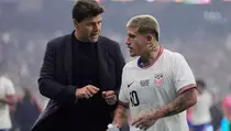 Pochettino Pakai Laptop di Pinggir Lapangan, Apa Diperbolehkan FIFA?