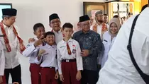 Menko PMK Pratikno Terkesima Siswa SDN Cimahpar Bogor Fasih Inggris
