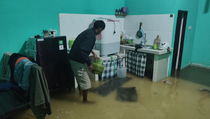 Drainase Buruk, Hujan 3 Jam Bikin Ratusan Rumah di Polman Kebanjiran
