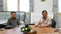 Didampingi Putranya, Jusuf Kalla Temui Prabowo di Istana Merdeka