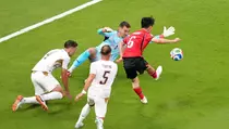 Mental Baja dan Magis Hwang In-beom Antar Korsel Tekuk Ceko