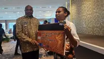 Genjot SDM, Papua Gulirkan Beasiswa Mace untuk 1.000 Mahasiswa
