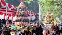 Tumpeng Ikan 300 Kg Jadi Ikon Baru Larungan Telaga Ngebel Ponorogo