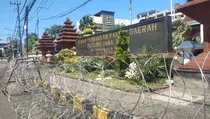 Jelang Demo Mahasiswa Hari Ini, DPRD Jatim Dipagari Kawat Berduri