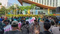 Demo Mahasiswa Digelar di Monas, Lalin Gambir-Patung Kuda Dialihkan