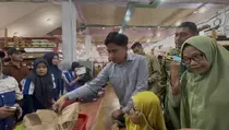 Gibran Ajak 120 Anak Yatim Belanja Perlengkapan Sekolah di Gorontalo