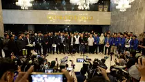 Dasco Hubungi Bahlil-Nanik Deyang Saat Temui Mahasiswa Pendemo di DPR