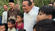 Bahlil Nostalgia Masa Kecil Tanpa Listrik, Hidup dengan Lampu Pelita